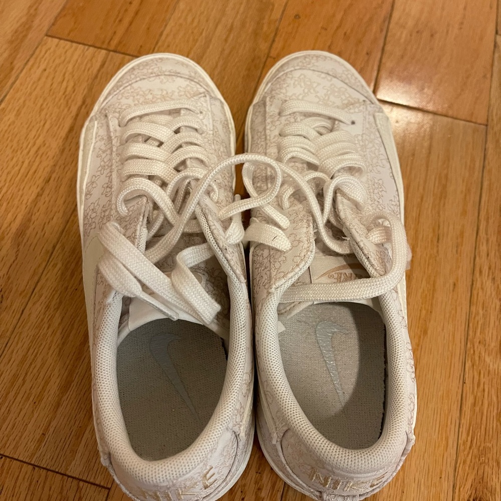 WOMEN'S NIKE BLAZER '77 SE